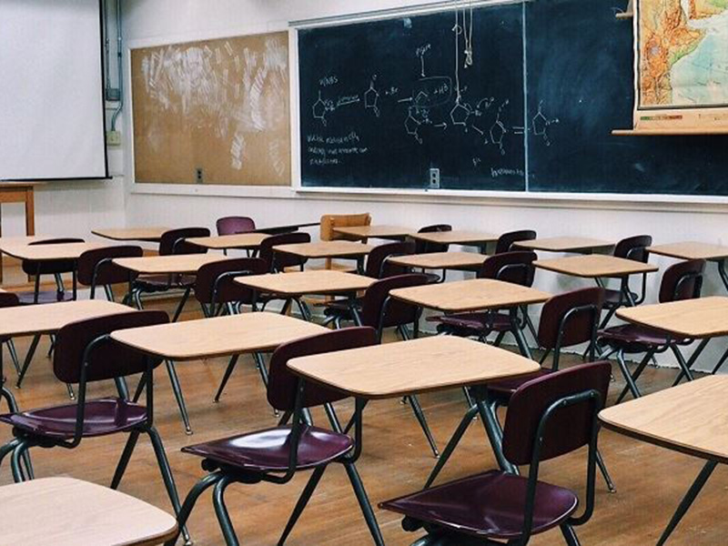 اضغط لمشاهدة الفيديو: شجار عنيف بين طالبة ومعلمها في الصين!